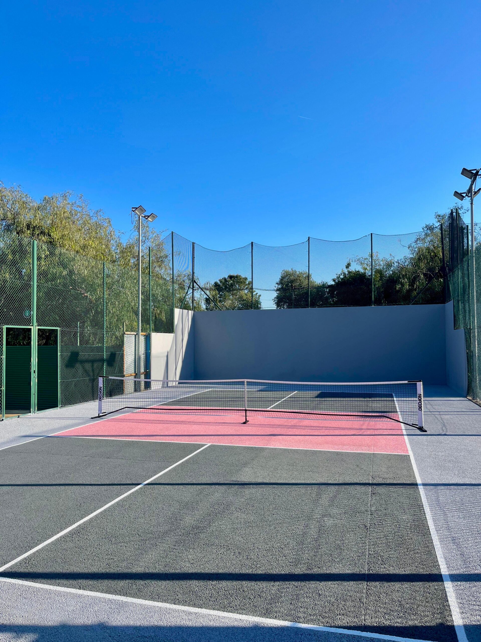 Estado final de las instalaciones deportivas tras su pintado por parte de Proyecta Pintura 3