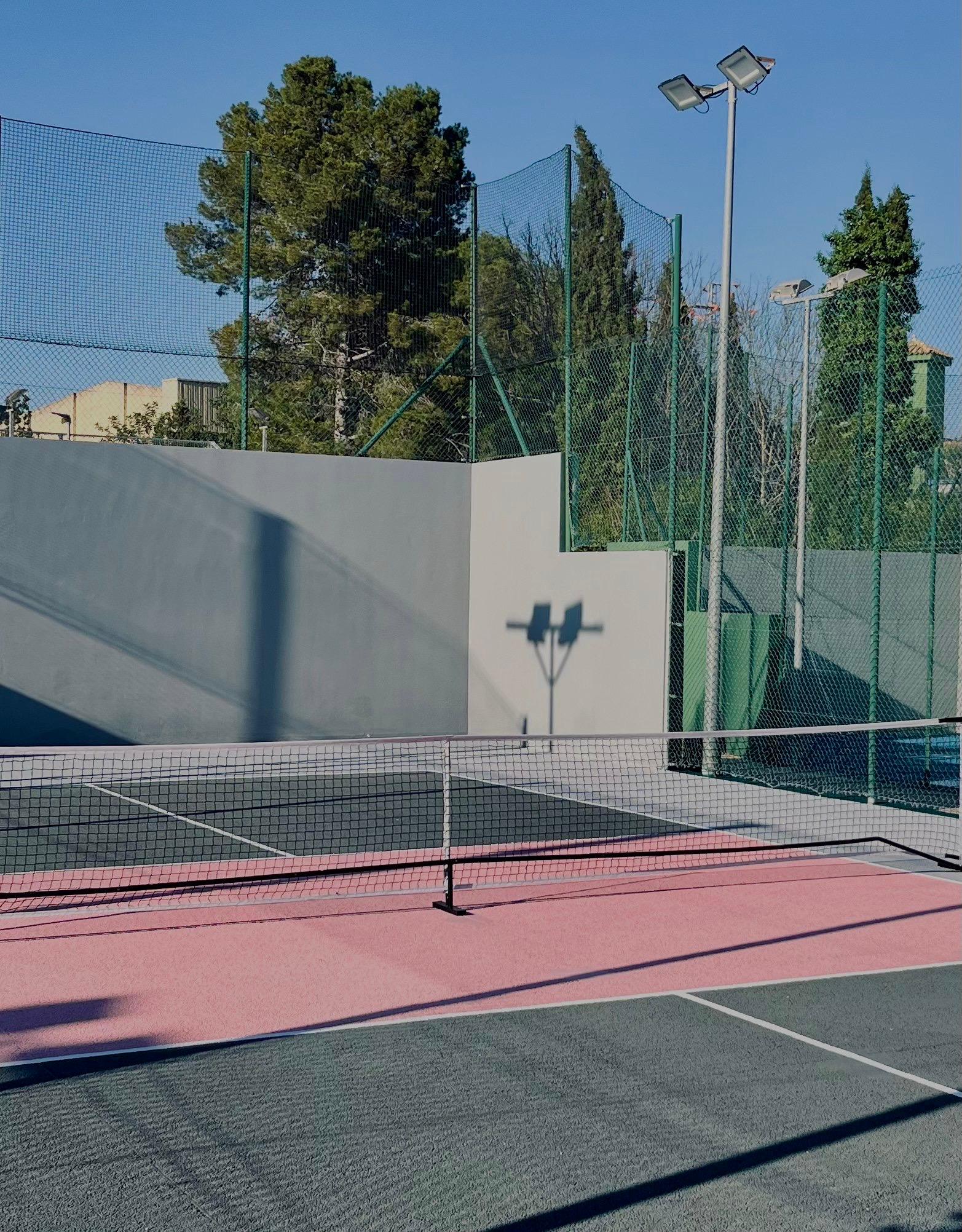 Estado final de las instalaciones deportivas tras su pintado por parte de Proyecta Pintura 2