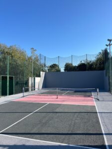 Estado final de las instalaciones deportivas tras su pintado por parte de Proyecta Pintura 1