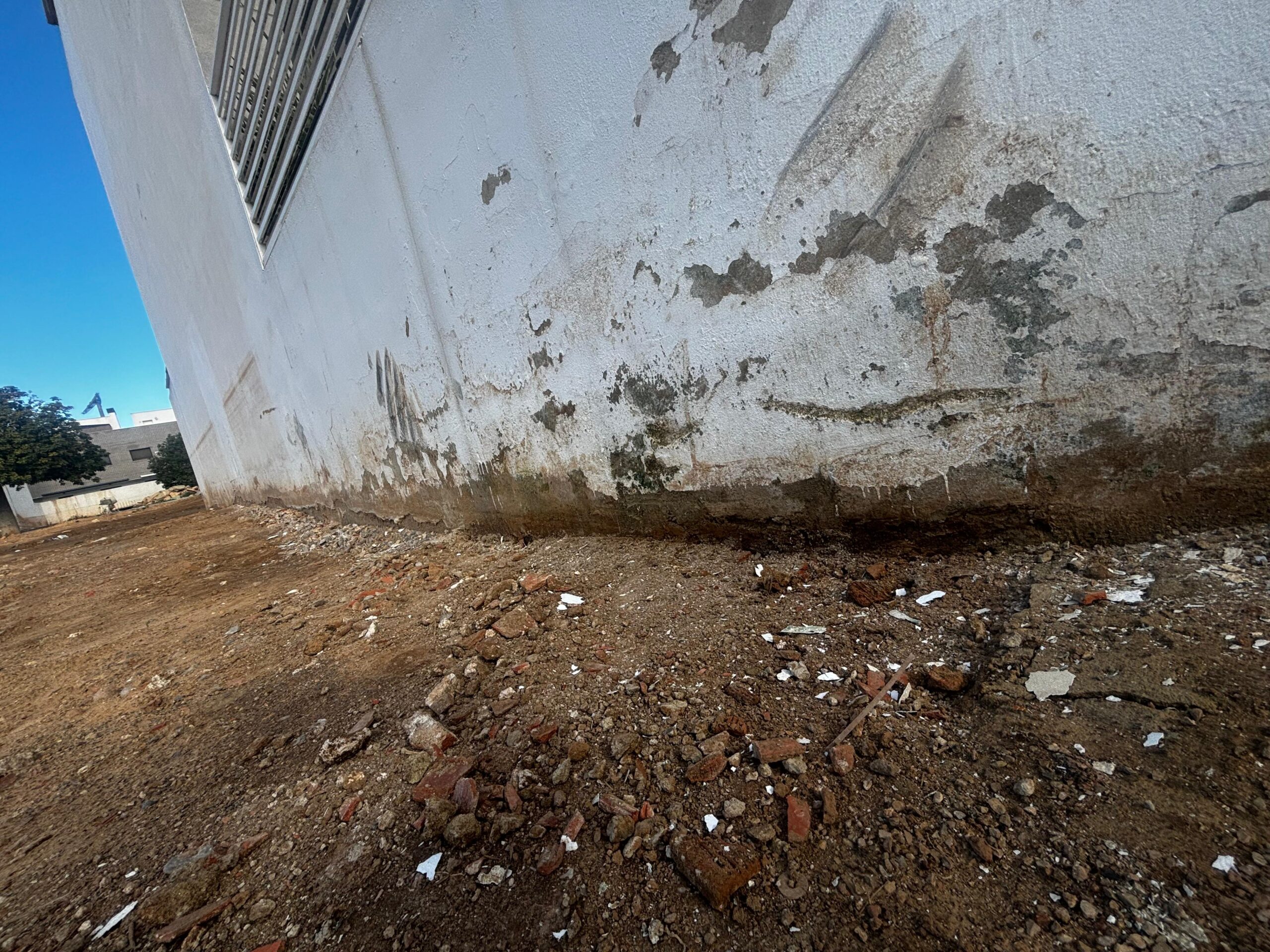 Estado de la fachada de la vivienda de Paiporta tras la DANA