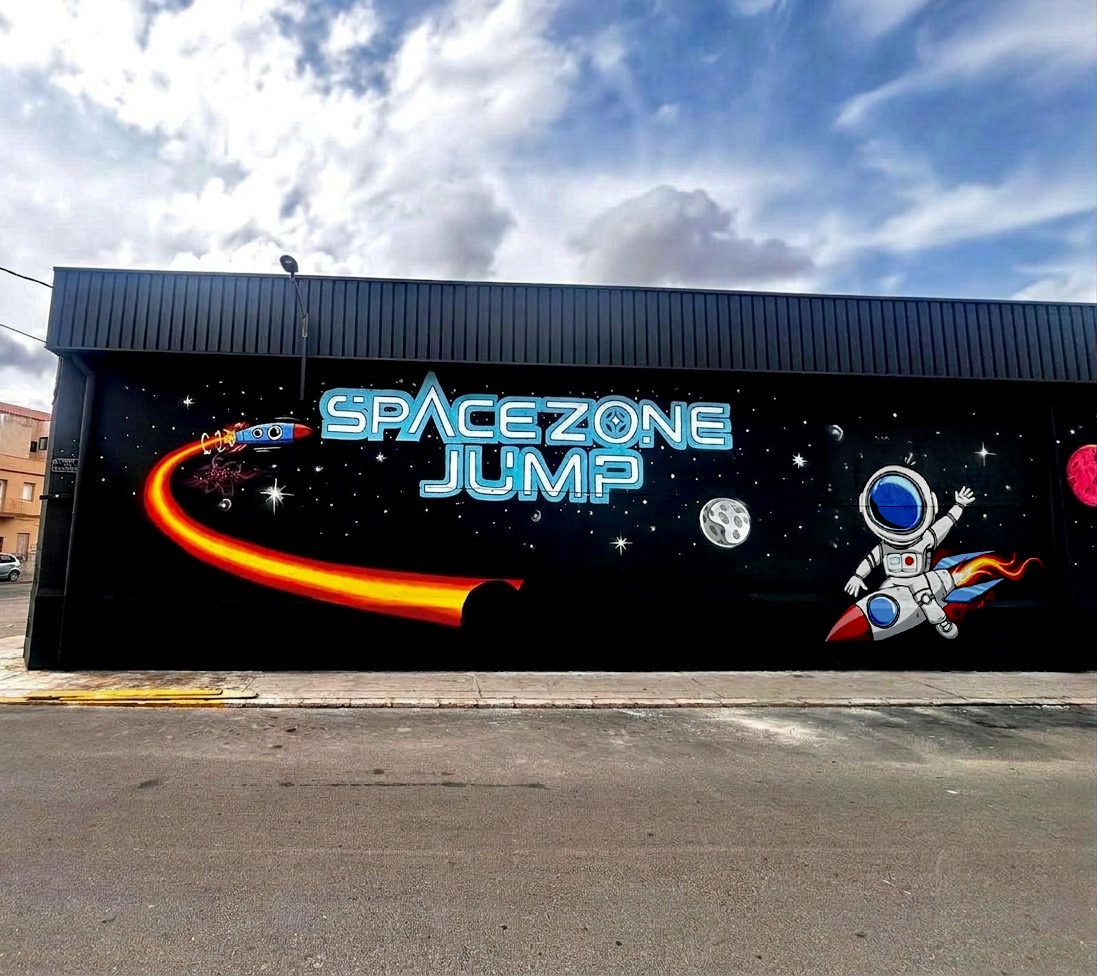 Fachada acabada de Space Zone Jump tras pintar la nave industrial