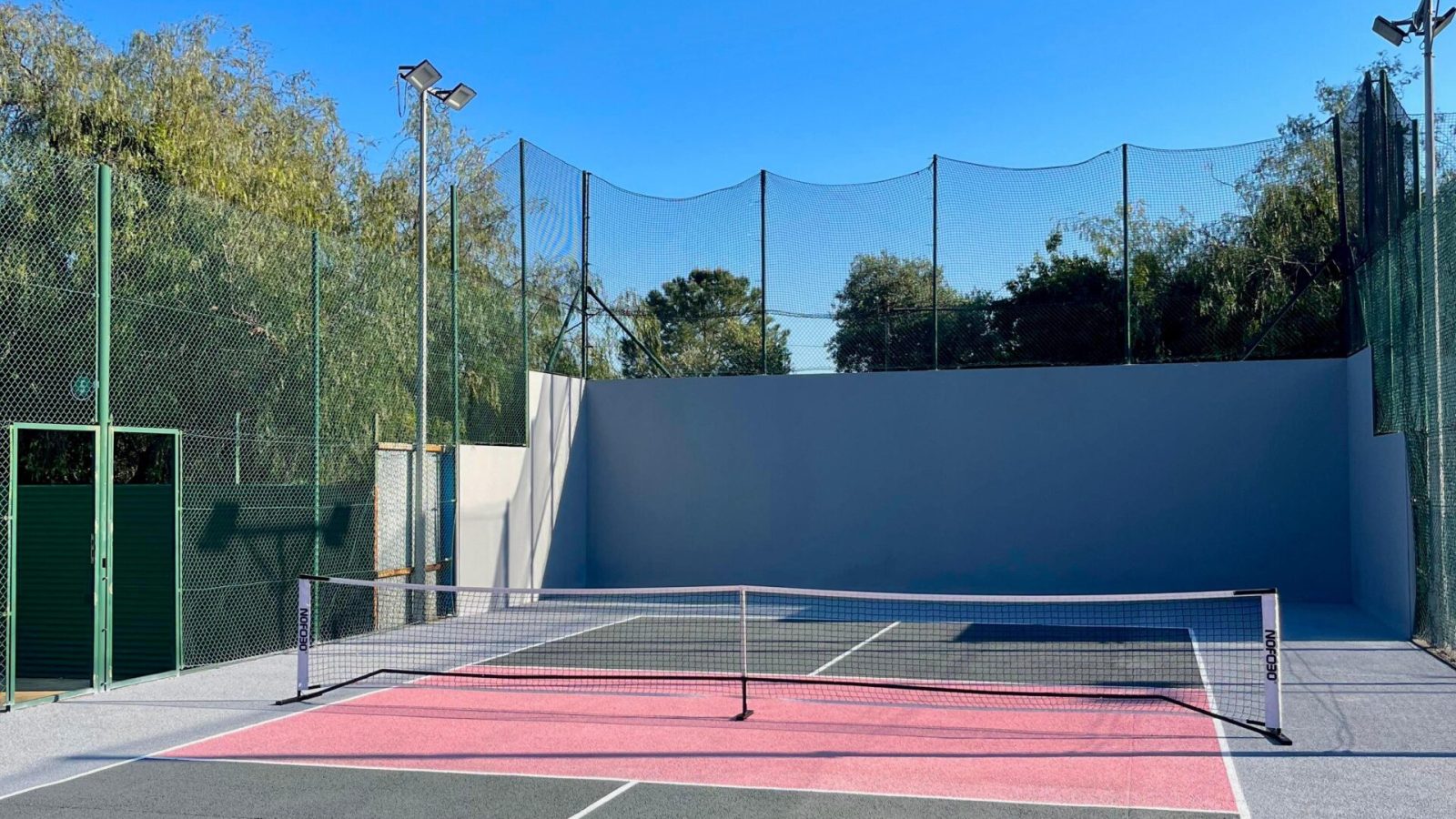 Estado final de las instalaciones deportivas tras su pintado por parte de Proyecta Pintura 3